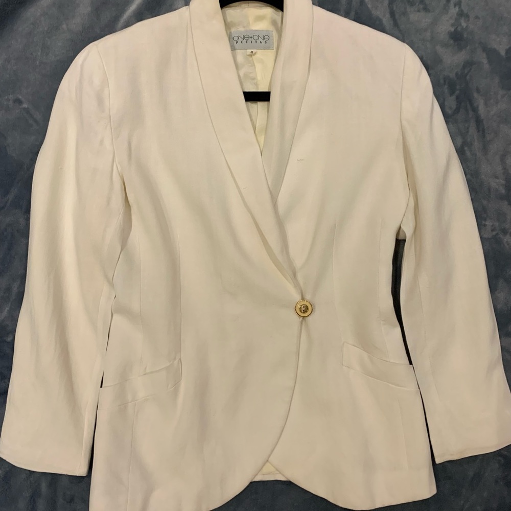 One Plus One Petites | 6 | 2 piece set Cream blazer shawl collar one button wrap